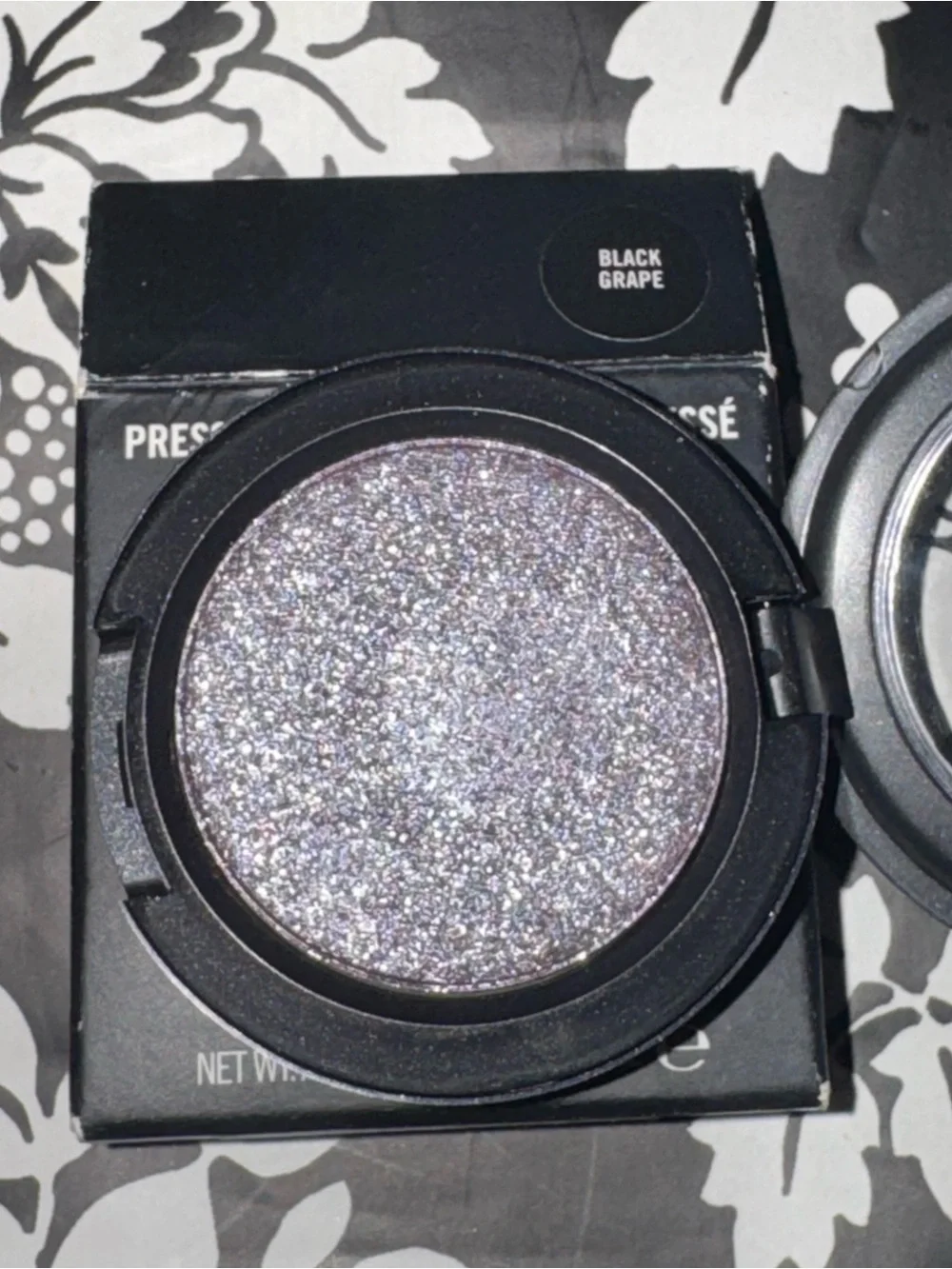 MAC Black Grape Pressed Pigment Eyeshadow-Rare